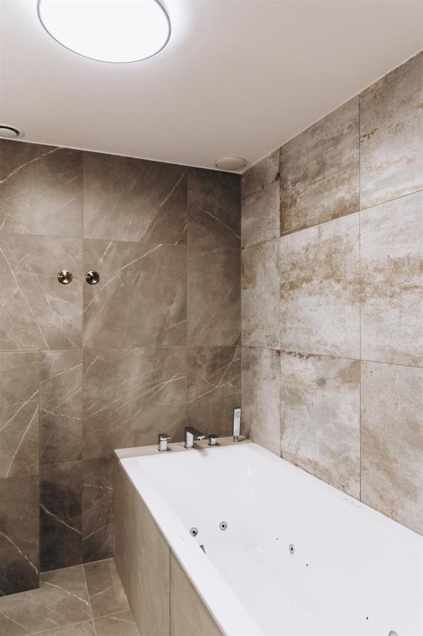 Like Home 2 Sauna,Jacuzzi & Spa Świdnica Eksteriør billede